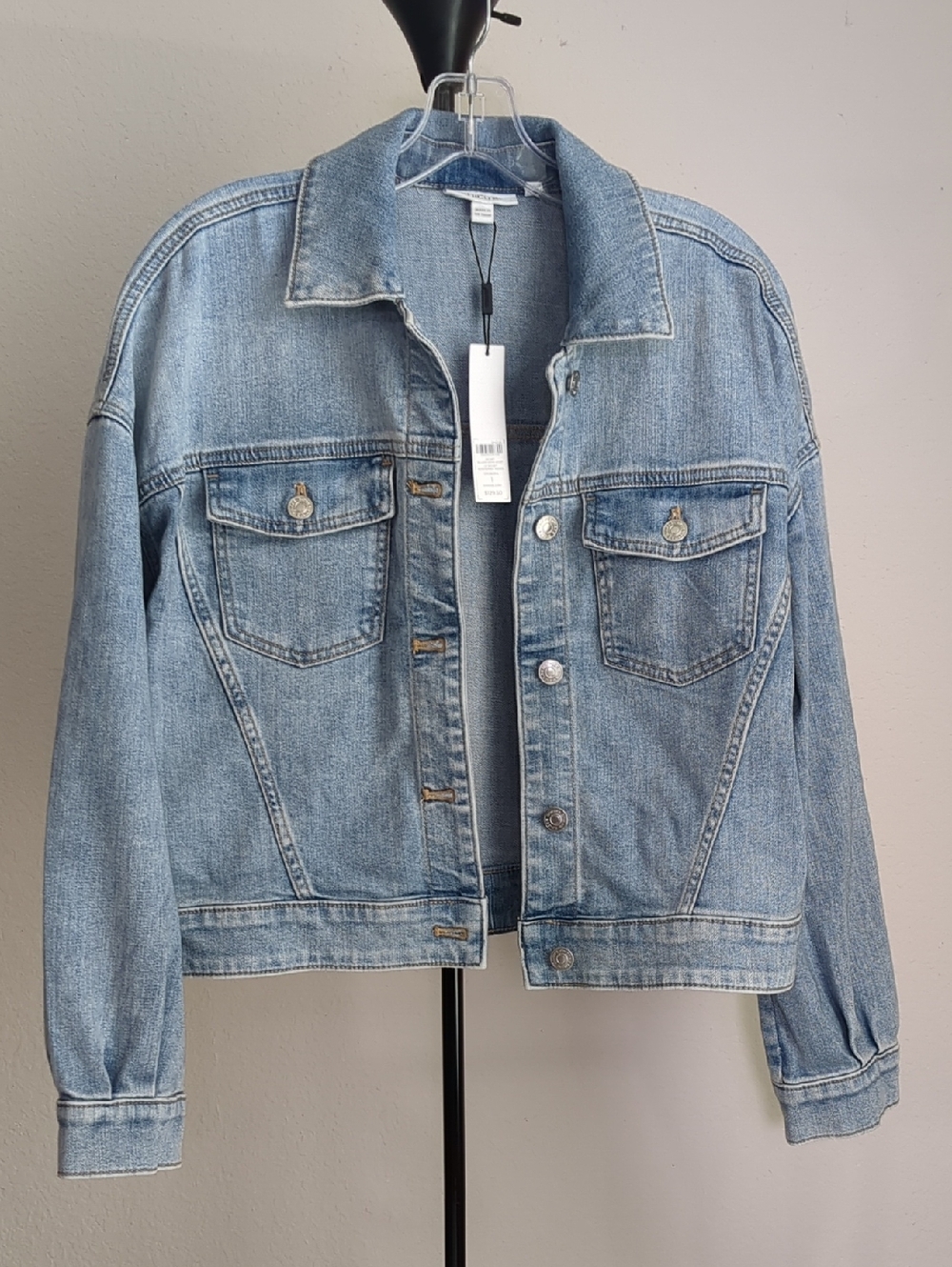 Chico's Relaxed Fit Soft Denim Jean Jacket Sz 1/US Sz 8-10 (Medium)